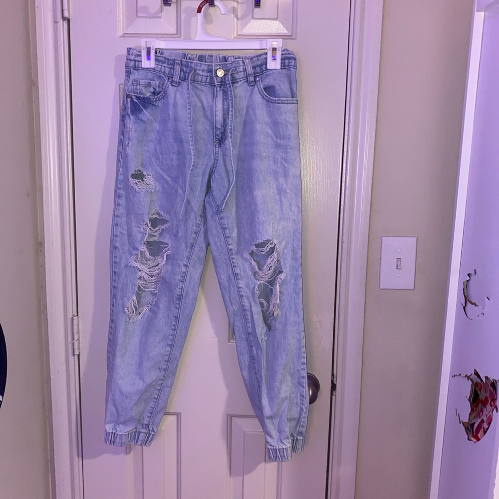 Sweatpants style ripped jeans